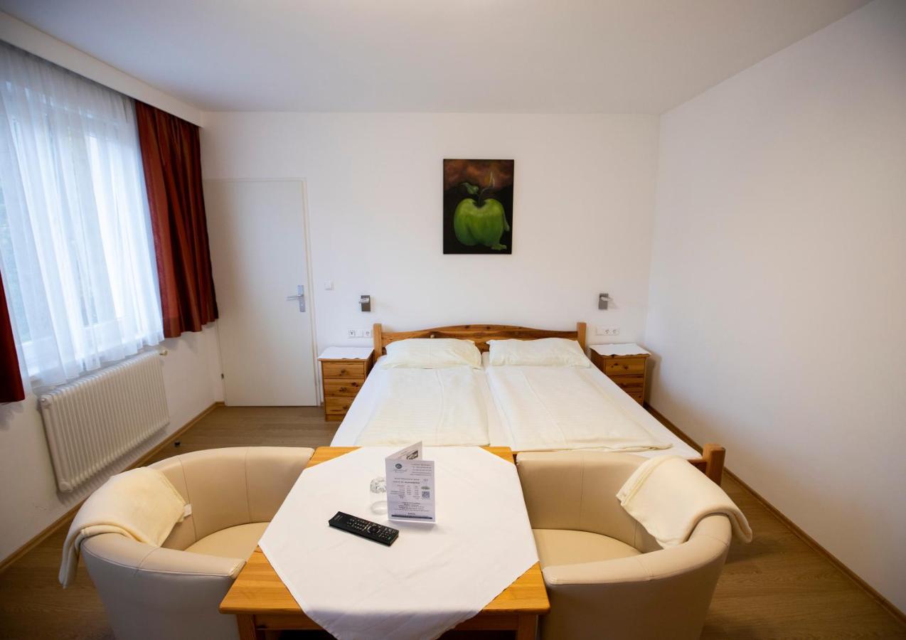 Hotel-Gasthof Martinek Baden Ngoại thất bức ảnh