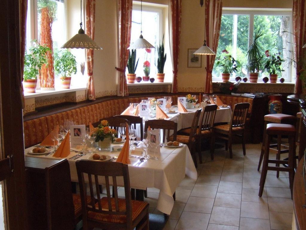 Hotel-Gasthof Martinek Baden Ngoại thất bức ảnh
