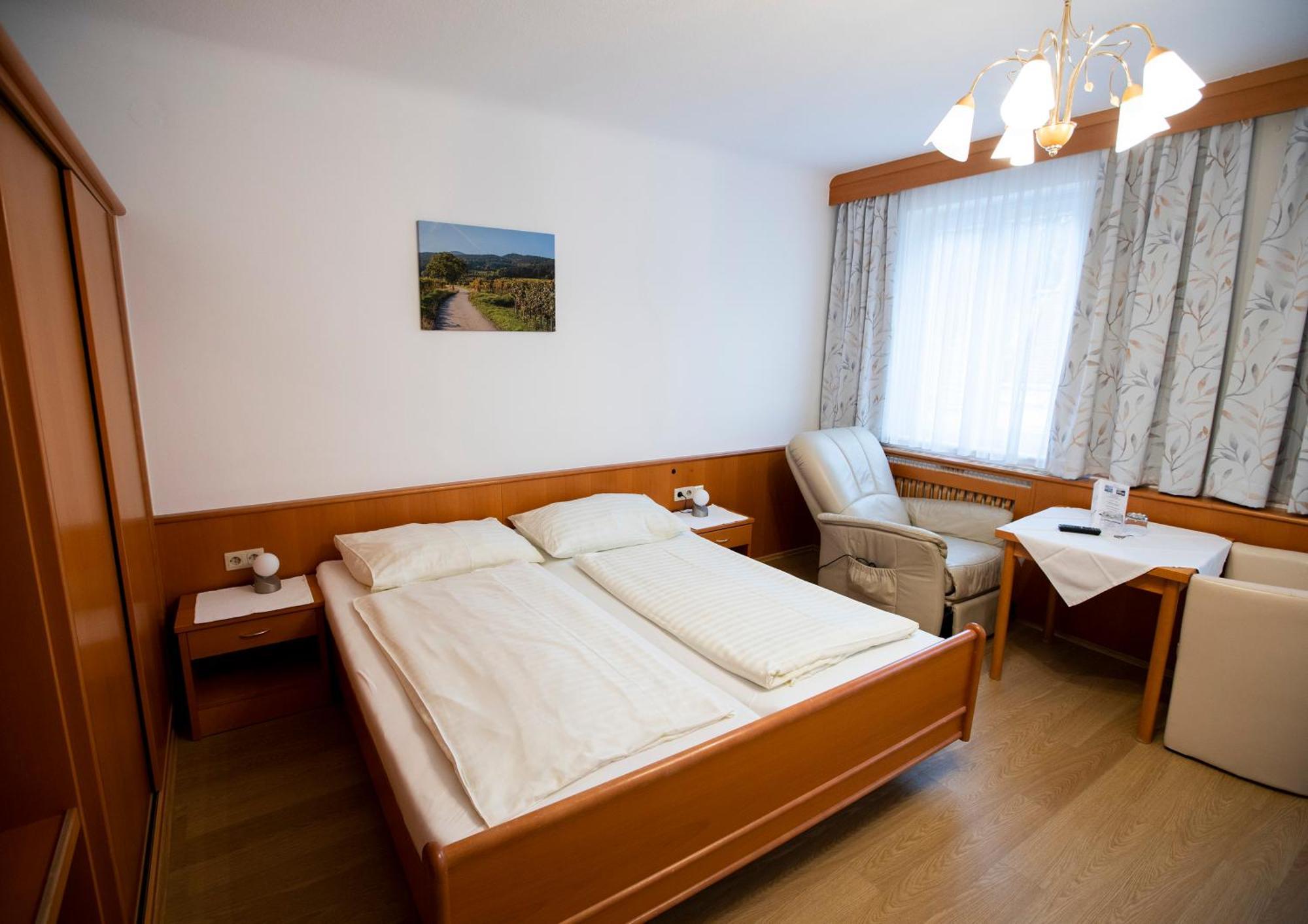 Hotel-Gasthof Martinek Baden Ngoại thất bức ảnh