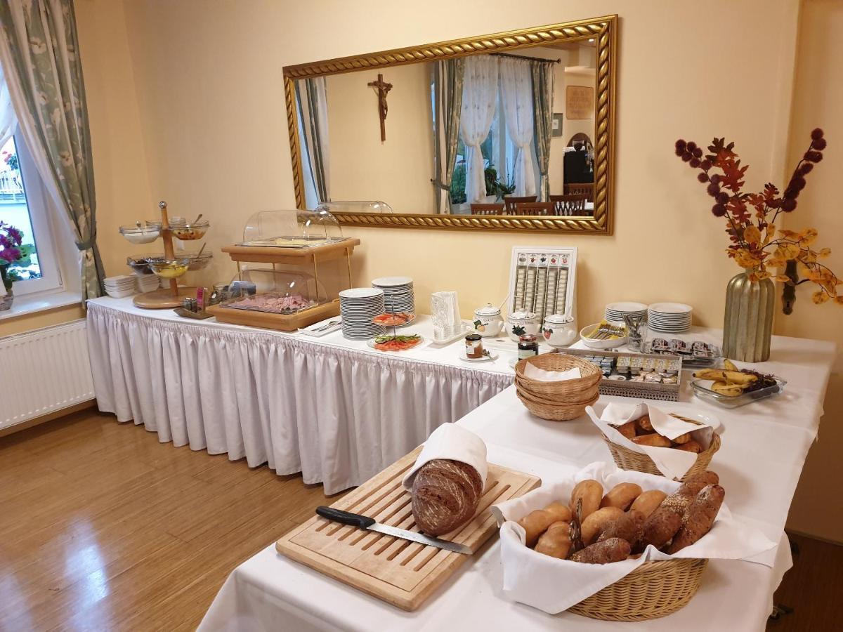 Hotel-Gasthof Martinek Baden Ngoại thất bức ảnh